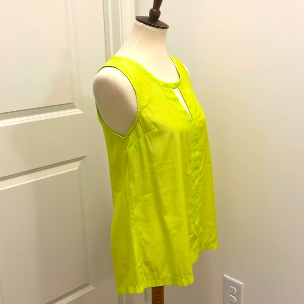 Cecico Keyhole Split Back Tank - Picture 2 of 6